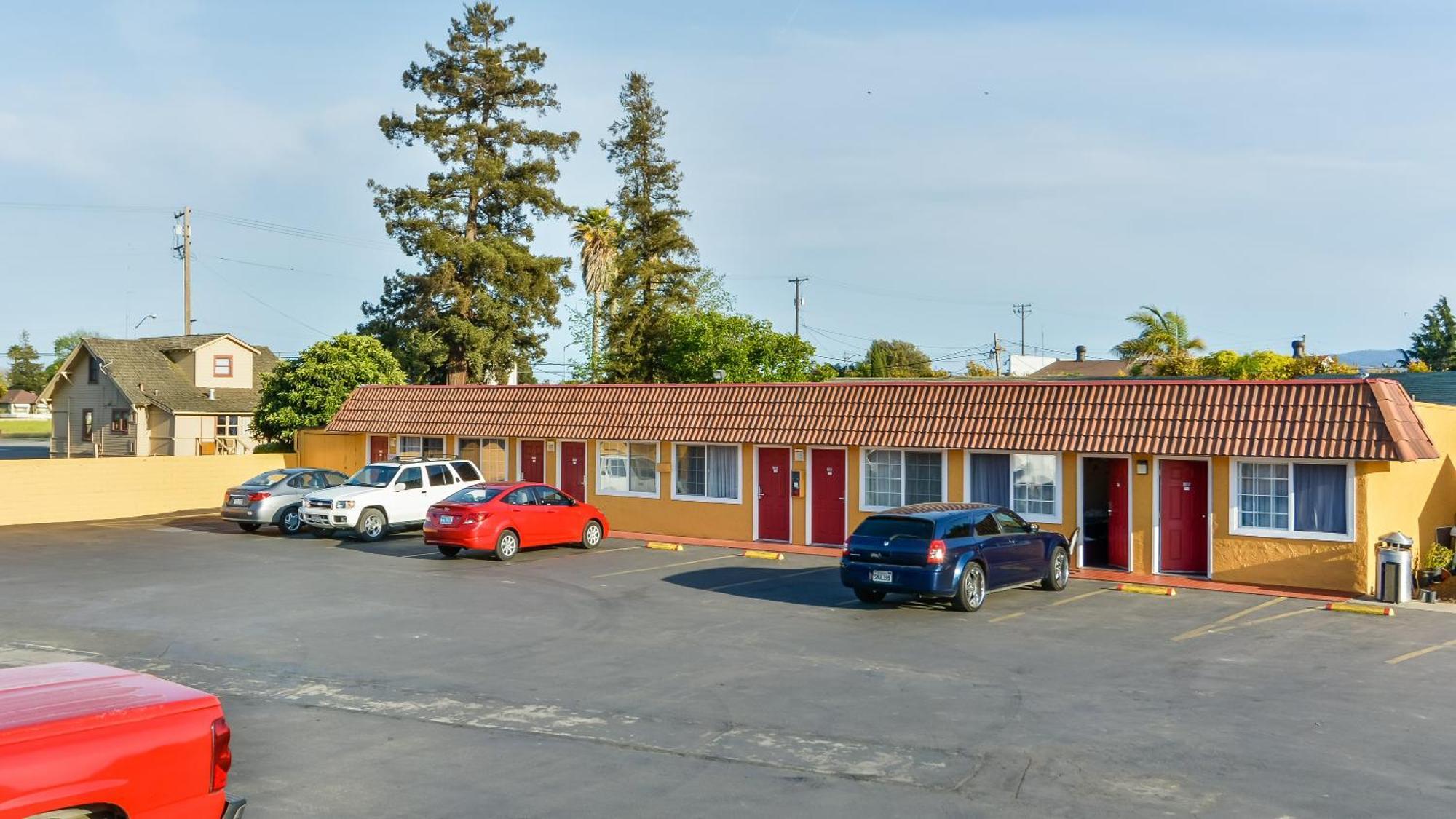 Hollister Inn Екстер'єр фото