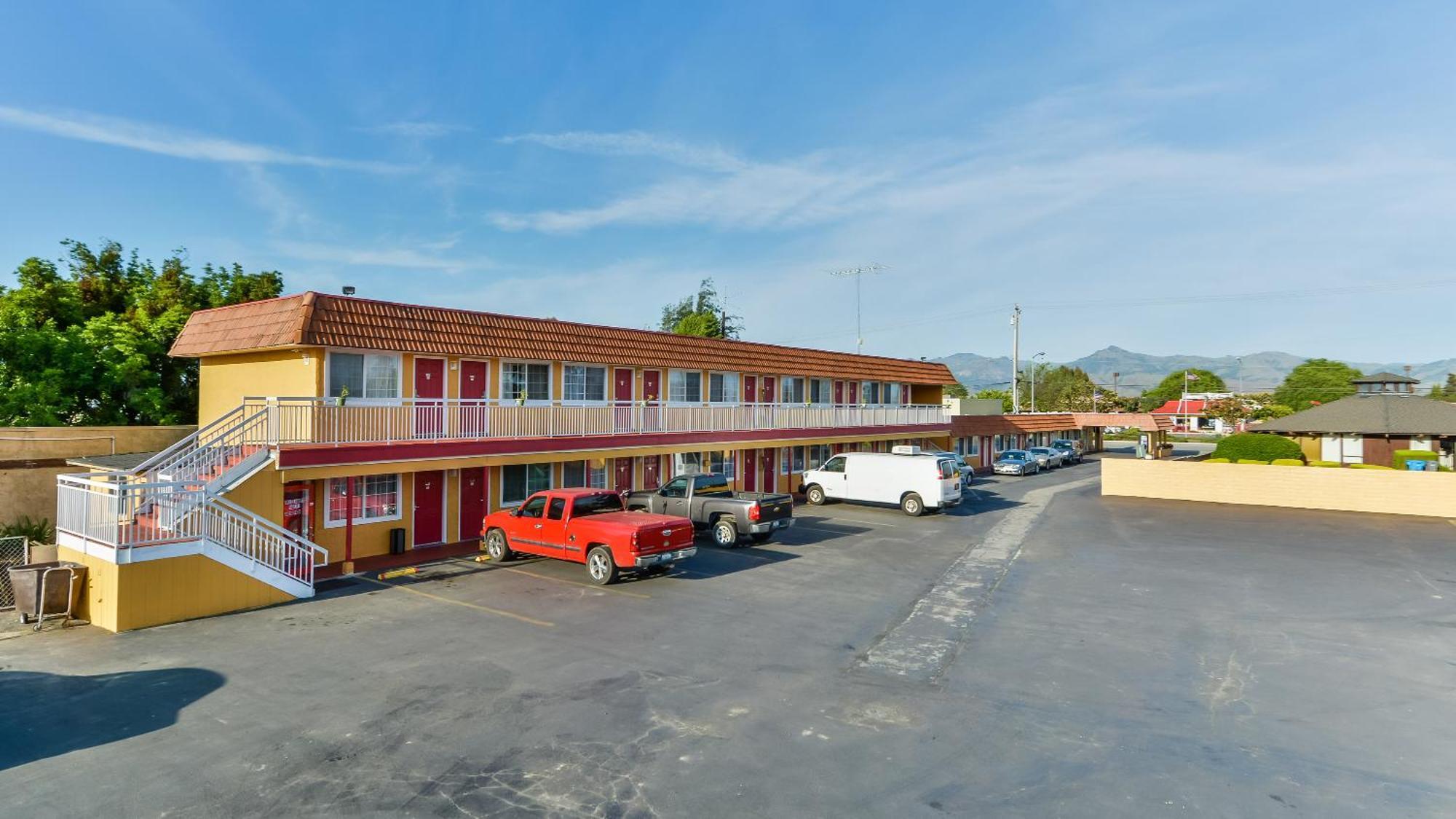 Hollister Inn Екстер'єр фото