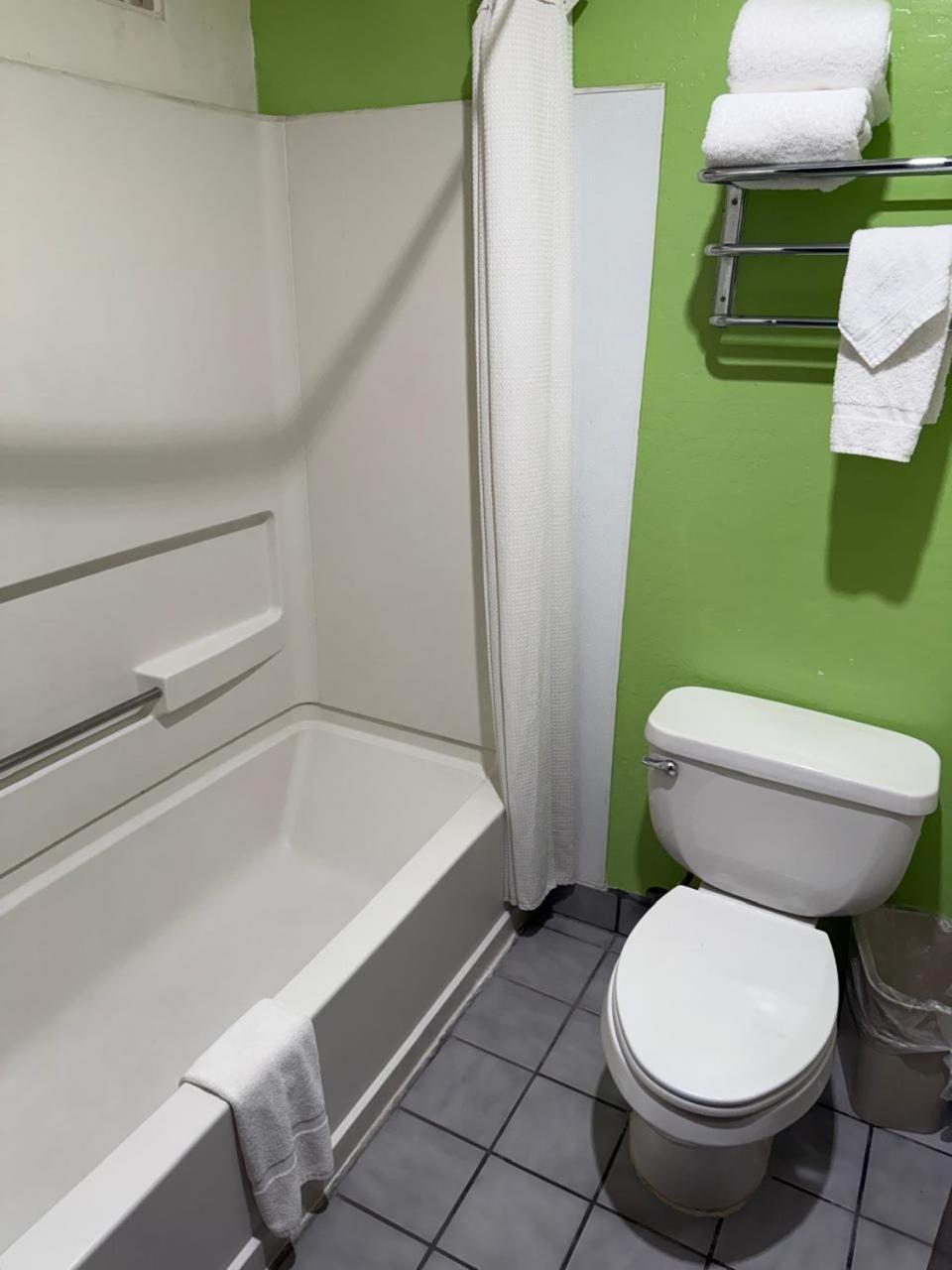 Hollister Inn Екстер'єр фото
