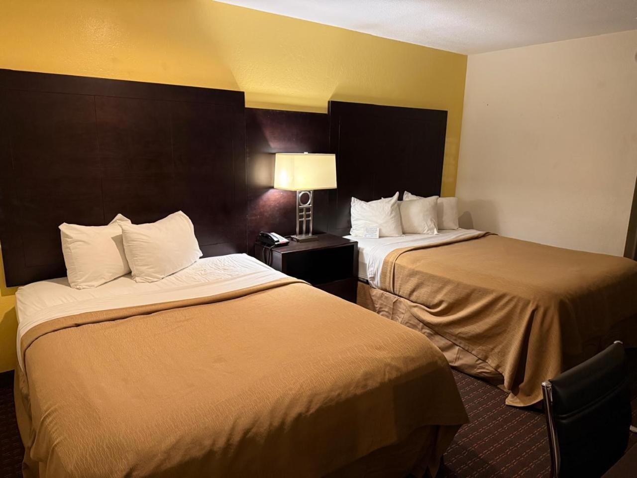 Hollister Inn Екстер'єр фото