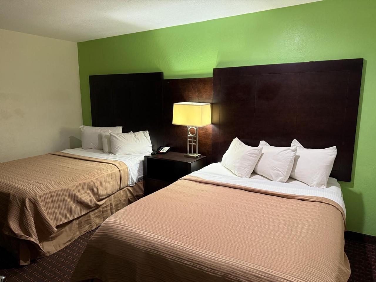 Hollister Inn Екстер'єр фото