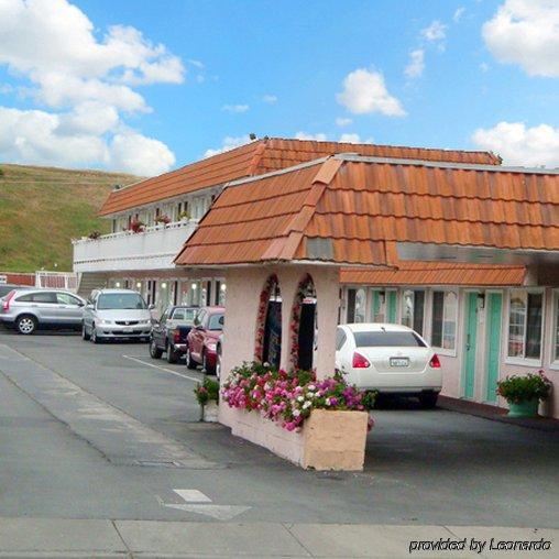 Hollister Inn Екстер'єр фото